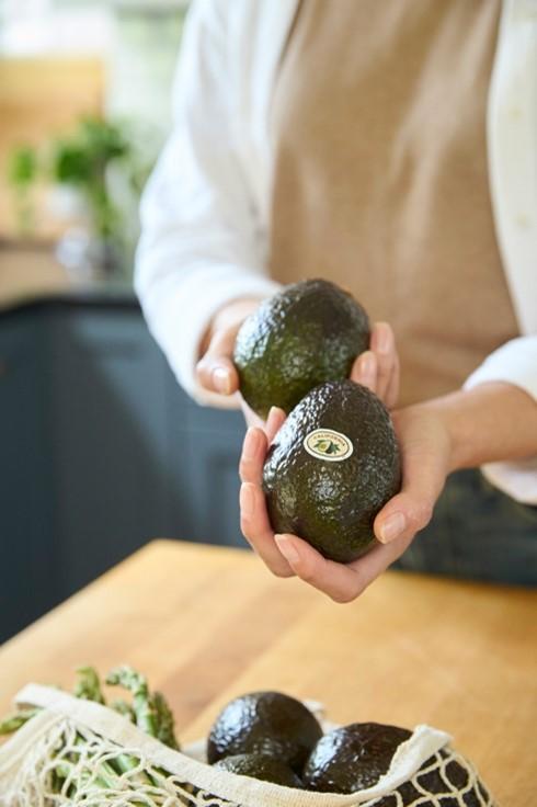 The California Avocados 101 & Kitchen Tips post has been the top performer on Facebook with a 23% engagement rate (exceeding the 6% Facebook average).