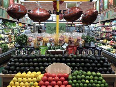 This winning Mollie Stone’s display utilized multiple California avocado-branded assets and cross promotions to inspire consumers and build sales for Big Game menu ideas.